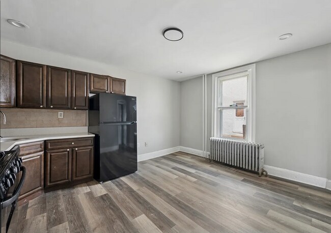 Building Photo - 424 N 64th St