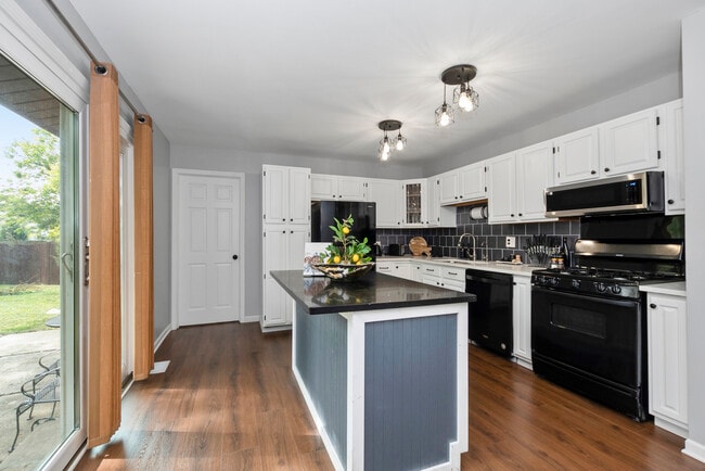 Building Photo - 225 Kedvale Ct