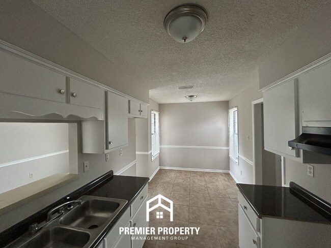 Building Photo - Stunning 3BR/2BA in Southeast Memphis | Vaulted Ceilings & Floor-to-Ceiling Fireplace