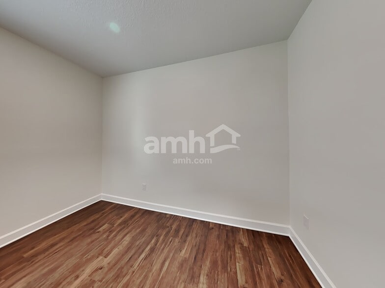 Building Photo - 1125 Walden Pond Dr