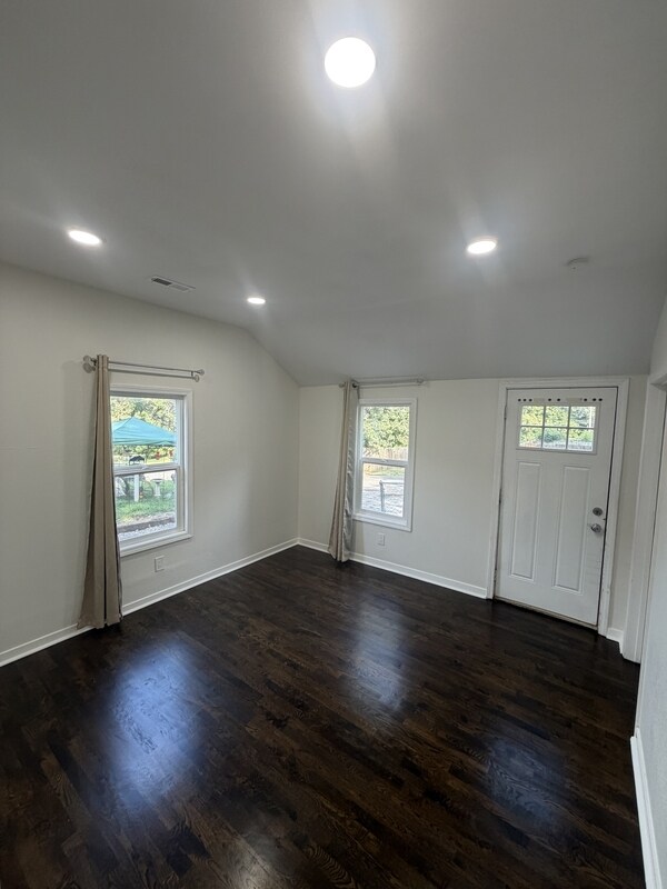 Building Photo - 5814 NE Gunn Ave