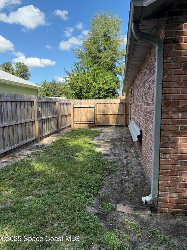 Building Photo - 714 Astoria Dr
