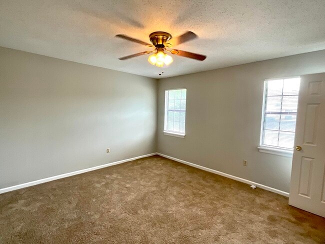 Building Photo - 3932 Miramar Ct