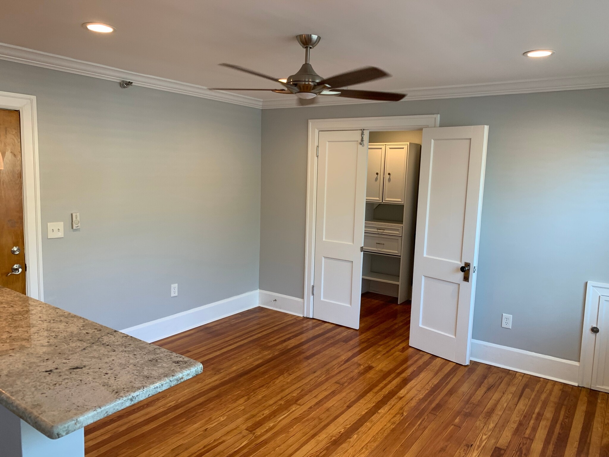 Building Photo - Studio Bed/1 Bath - Unit 26