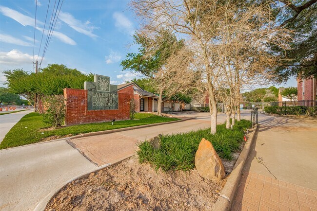 Building Photo - 2211 S Kirkwood Rd