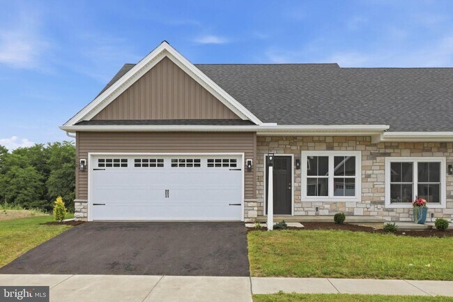 Building Photo - 114 Hillard Fld
