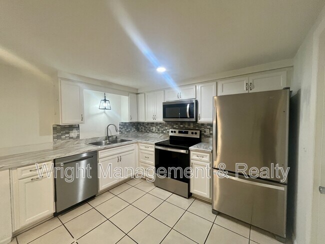 Building Photo - 3716 Cedarwood Dr