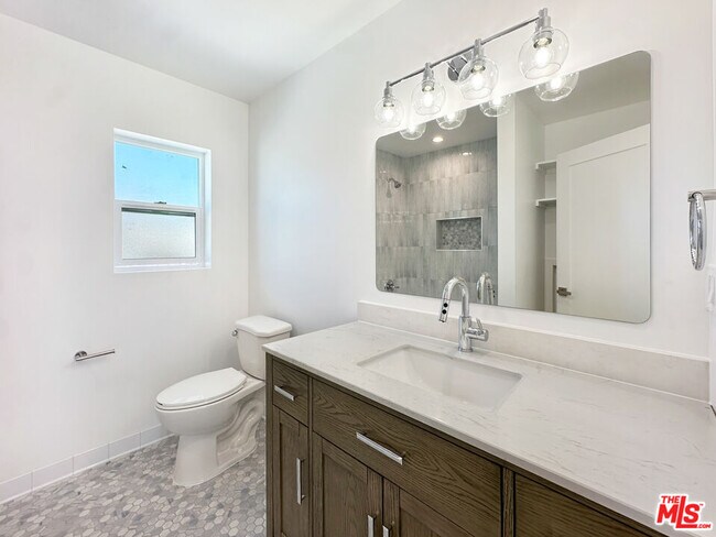 Building Photo - 5930 Willoughby Ave