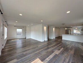 Building Photo - Gorgeous remodeled 4 bed 2.5 bathroom home!