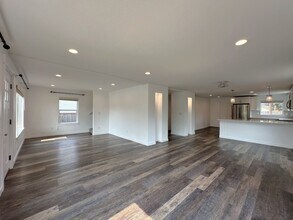 Building Photo - Modern & Stylish 4 Bed, 2.5 Bath Remodel!
