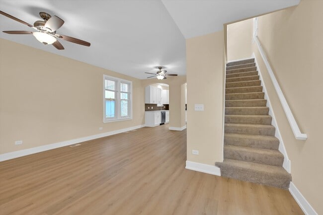 Building Photo - 4170 W Cornelia Ave