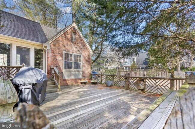 Building Photo - Palisades Gem Ready for Immediate Move-in!!