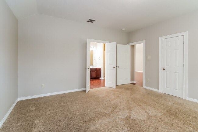 Building Photo - 11127 Overland Trail Dr