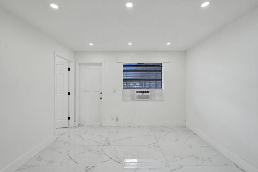 Unit 4 Living Room - MAYO GARDENS APTS