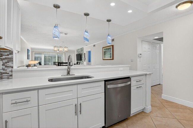 Building Photo - 18731 Stewart Cir