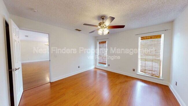 Building Photo - 11201 Wandering Oaks Dr