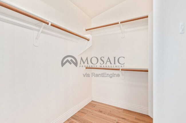 Building Photo - 3381 E Flamingo Ct