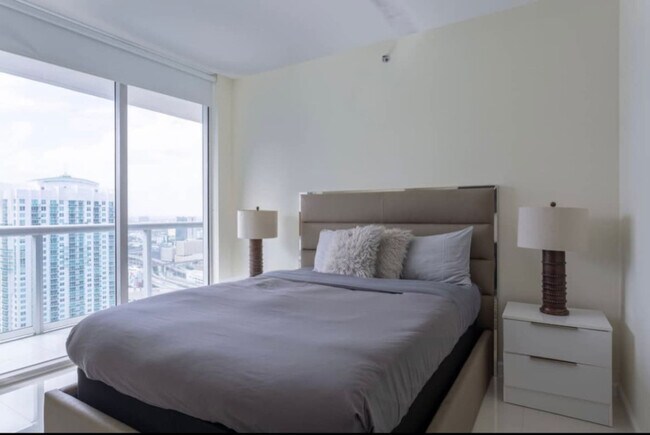 Building Photo - 501 Brickell Ave