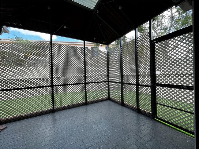 Building Photo - 691 SW 158th Way