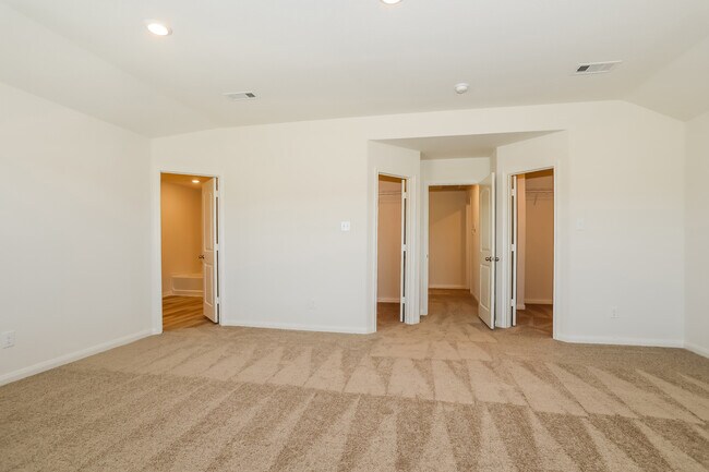 Building Photo - 26619 Ezemily Dr