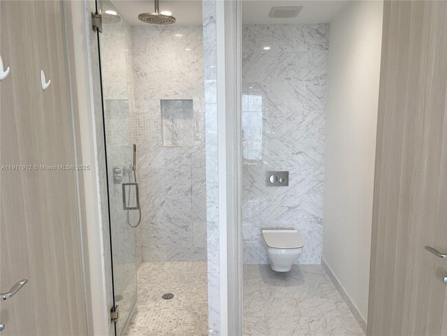 Building Photo - 1000 Brickell Plaza