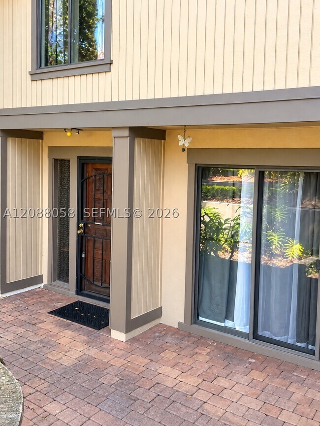 Building Photo - 666 Lake Villas Dr