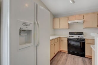 Building Photo - Freshly Renovated 2 Bedroom Condo