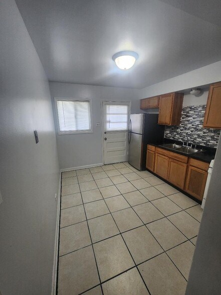 Building Photo - 2037 S 15th Ave