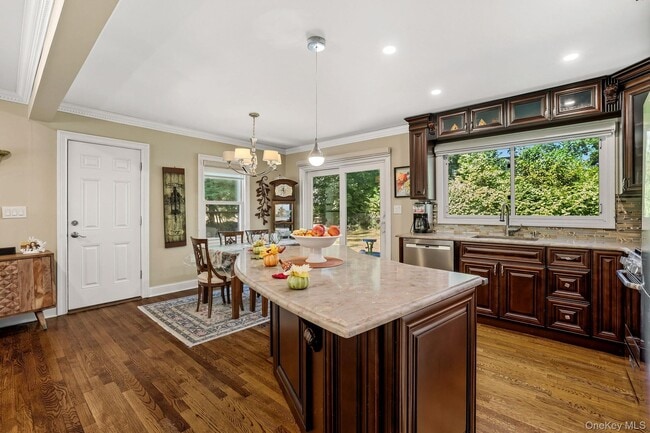 Building Photo - 110 Topland Rd