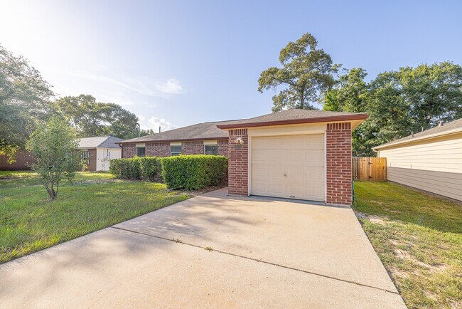 Building Photo - 16381 Many Trees Ln