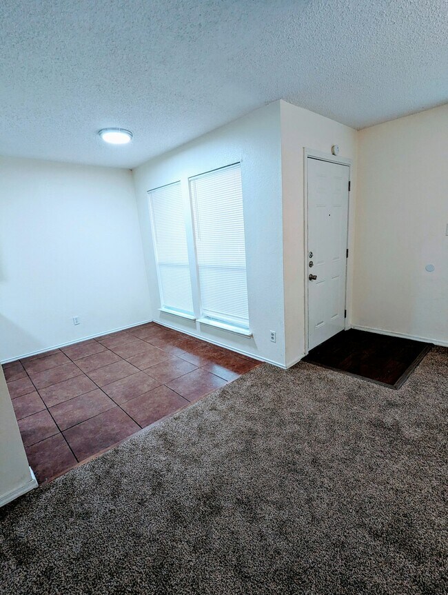 Building Photo - 8109 Foxfire Ln