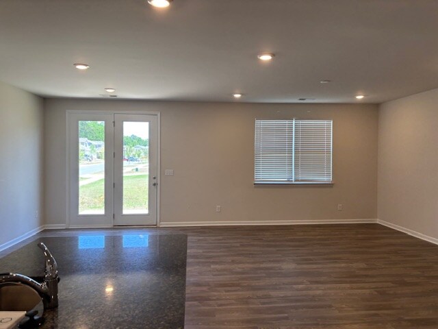 Building Photo - 7136 Maple Run Cir