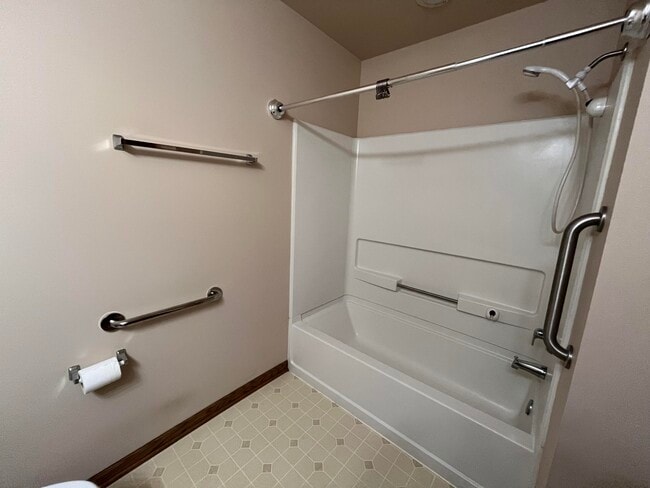 Building Photo - 280 S Lar-Ann St