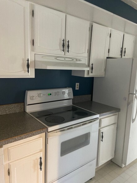 Building Photo - 590 Logan St