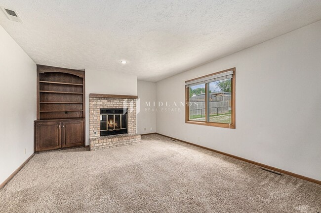 Building Photo - Marvelous Omaha Home