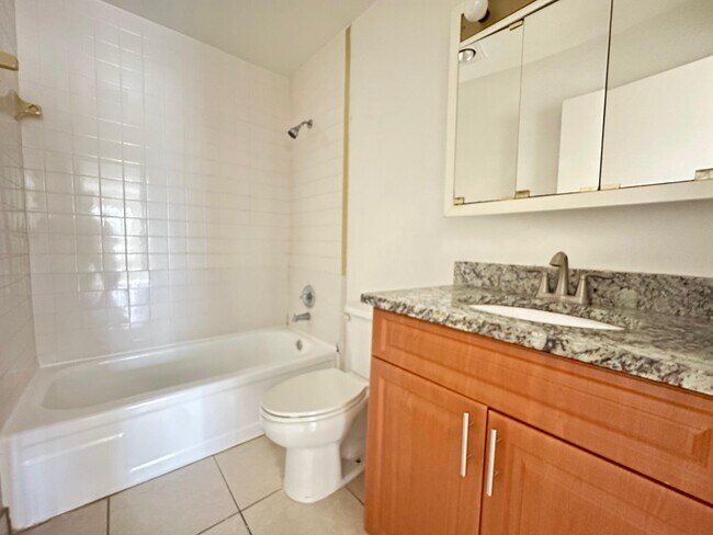 Building Photo - 4127 Woodside Dr