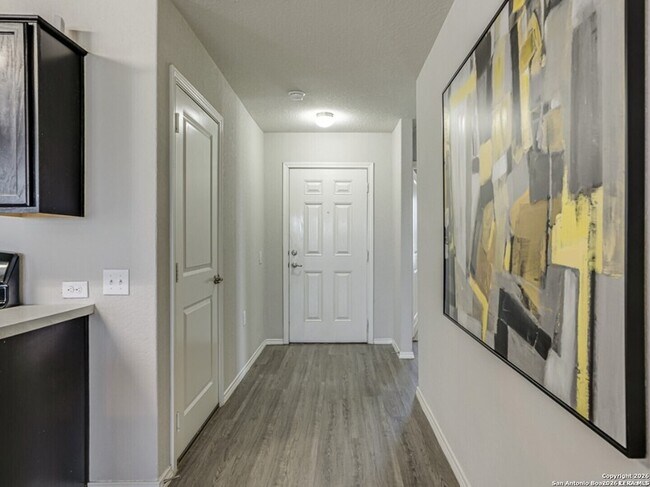 Building Photo - 6903 Cozy Run