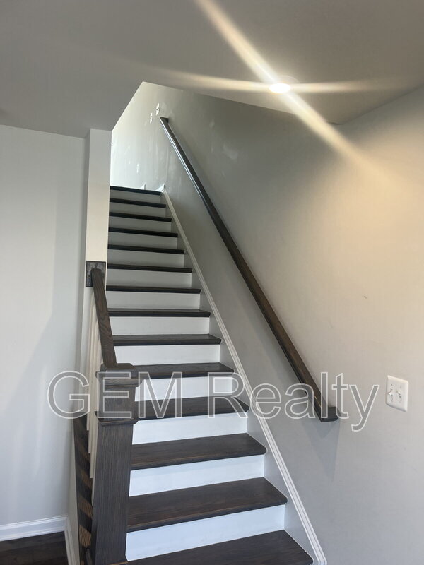 Building Photo - 1833 Sag Harbor Ln