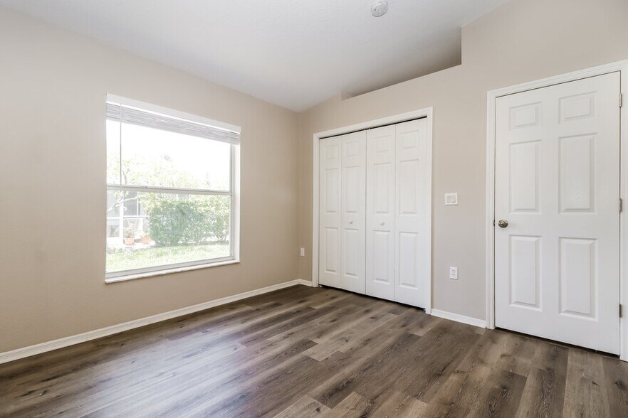 Building Photo - 1326 Kinsmere Dr