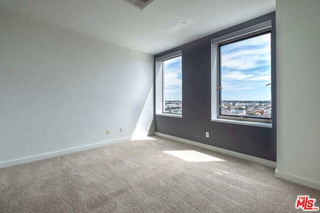 Building Photo - 3810 Wilshire Blvd
