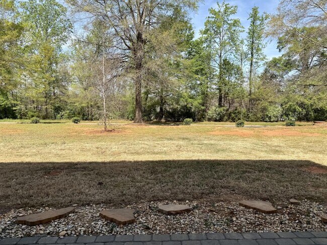 Building Photo - 828 Renee Ave