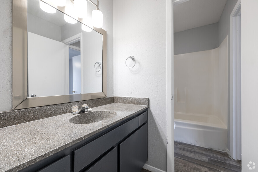 2BR, 1BA Bathroom - Latitude