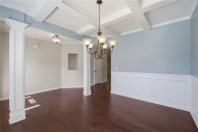 Building Photo - 4910 Belcrest Way