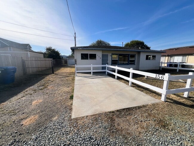 Building Photo - 4 Bedroom Home 2 Car Garage with Fenced Yard and Extra Parking