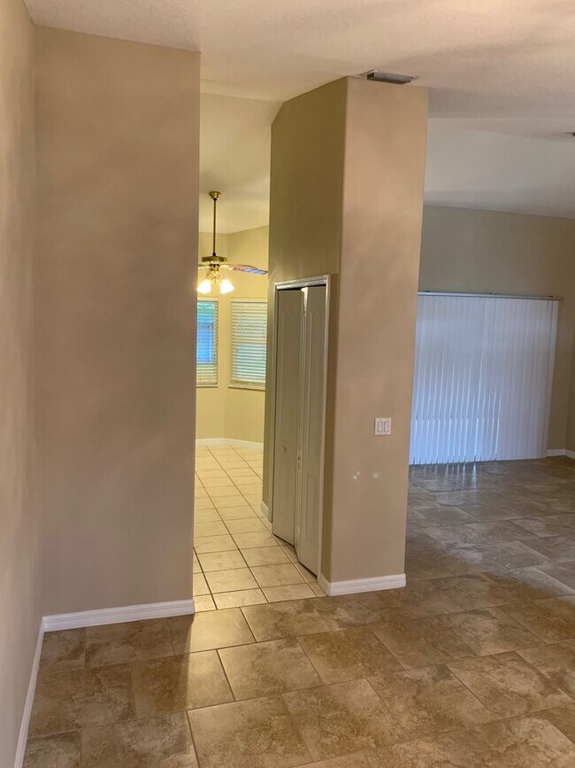 Building Photo - Beautiful 4-Bedroom, 2-Bath Home with Fenc...