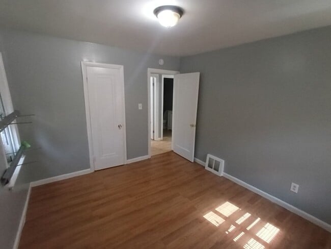 Building Photo - 3 bed ranch on Detroit's East Side Now Ava...