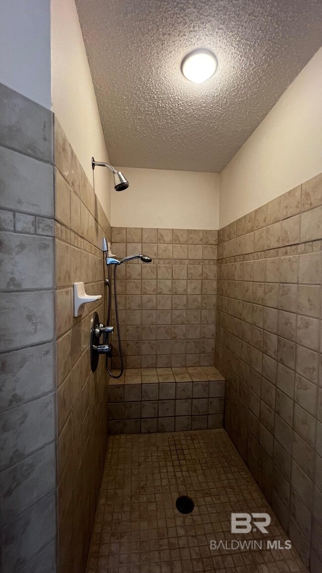 Building Photo - 905 Van Ave