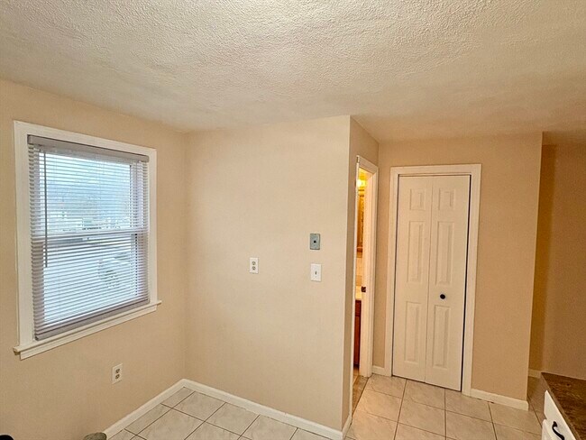 Building Photo - 224 Park St