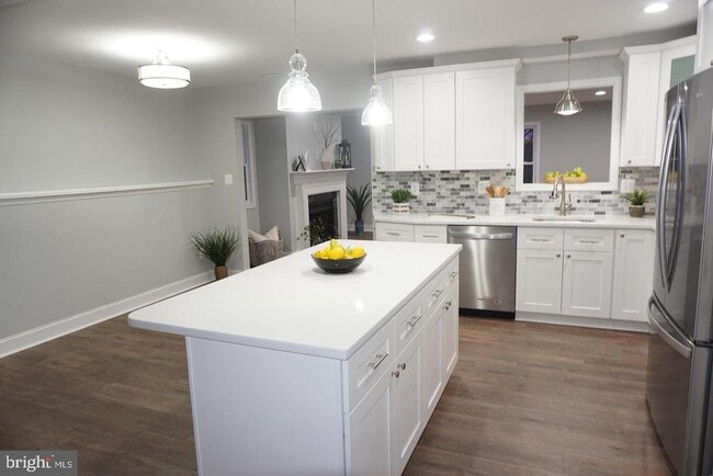 Building Photo - 295 Overleaf Ct
