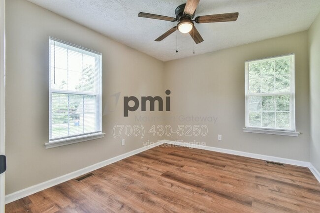 Building Photo - 138 Sunset Oaks Dr